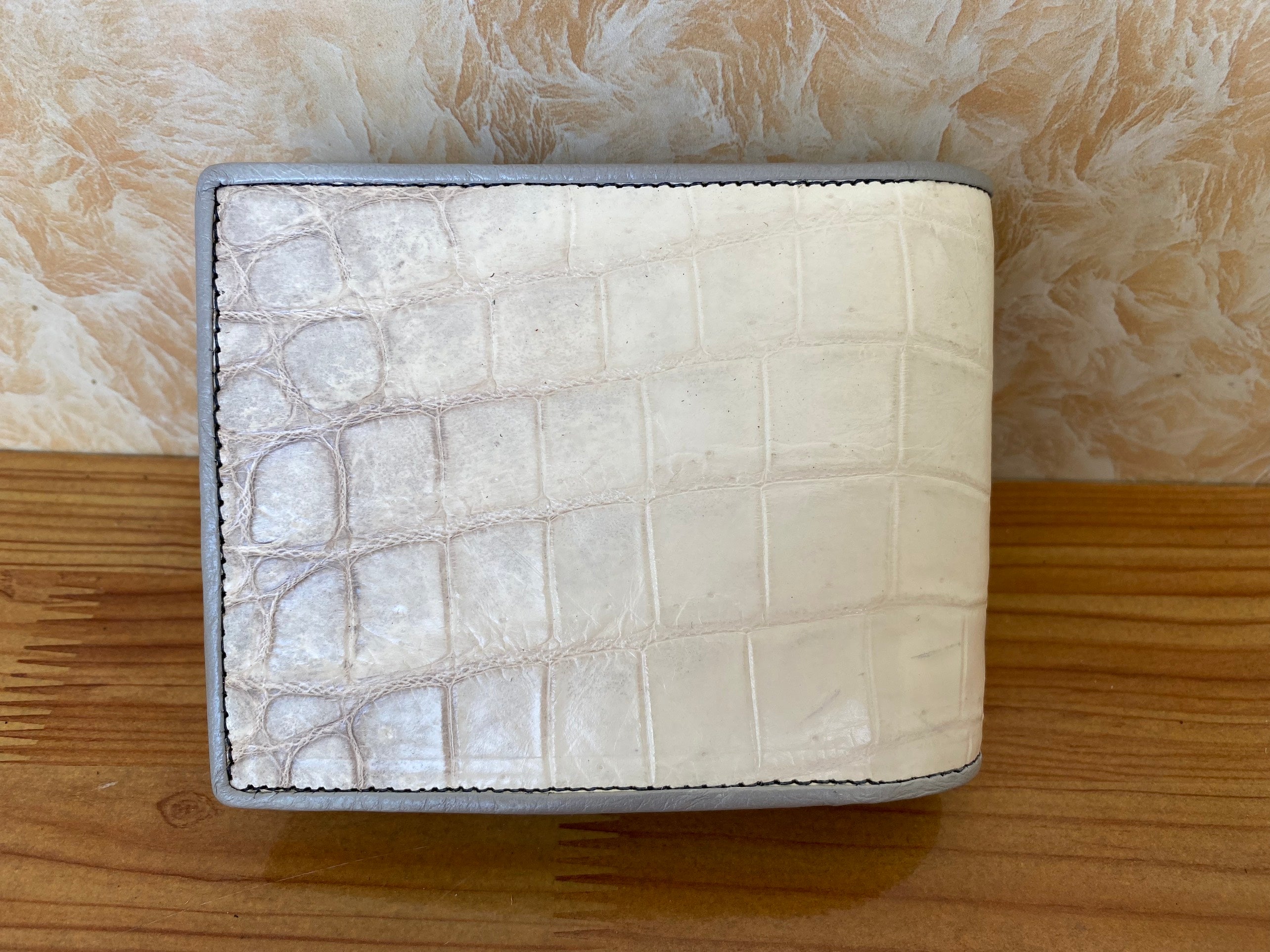 NEW DELVAUX WHITE CROCODILE LEATHER WALLET + ALLIGATOR WALLET BOX Exotic  leather ref.328880 - Joli Closet