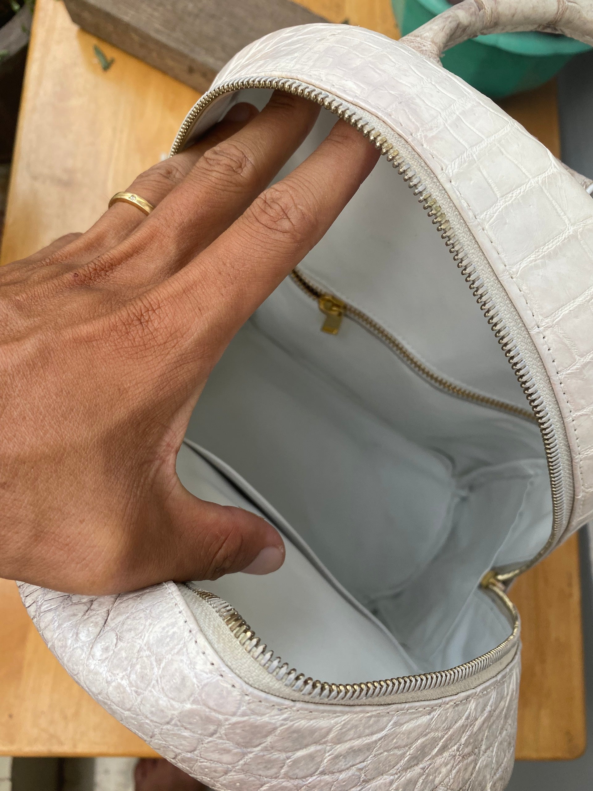 White top crocodile bag